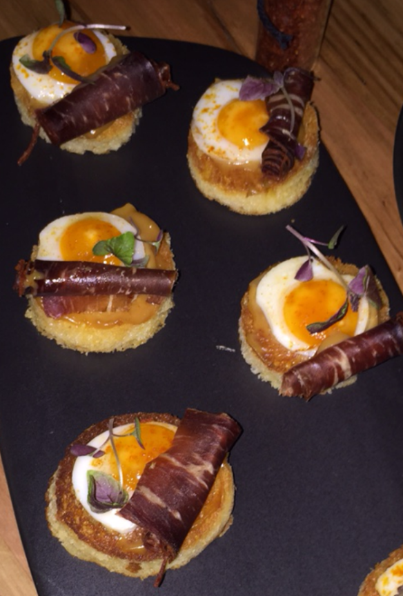 Sezar restaurant - Air-dried beef and quail egg on toasted brioche